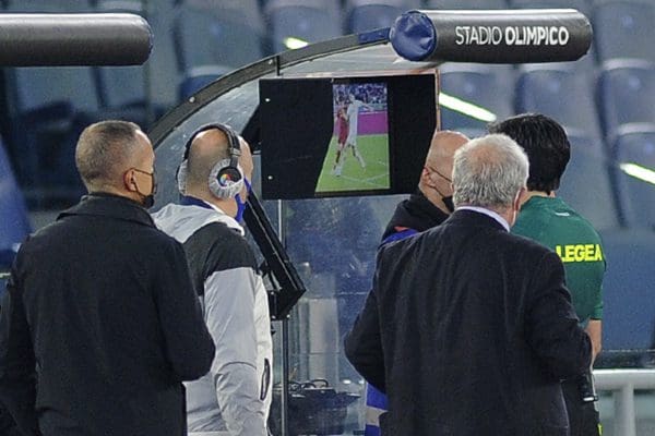 Dazn trasmetterà gli audio tra VAR e arbitri Tutti i dettagli