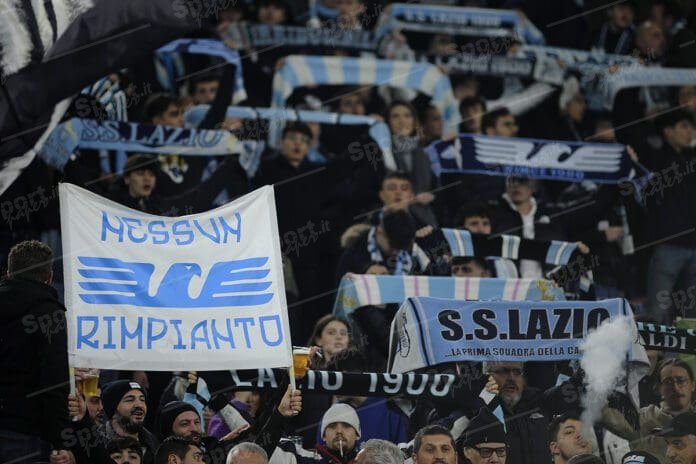 i tifosi della lazio ( foto di salvatore fornelli )